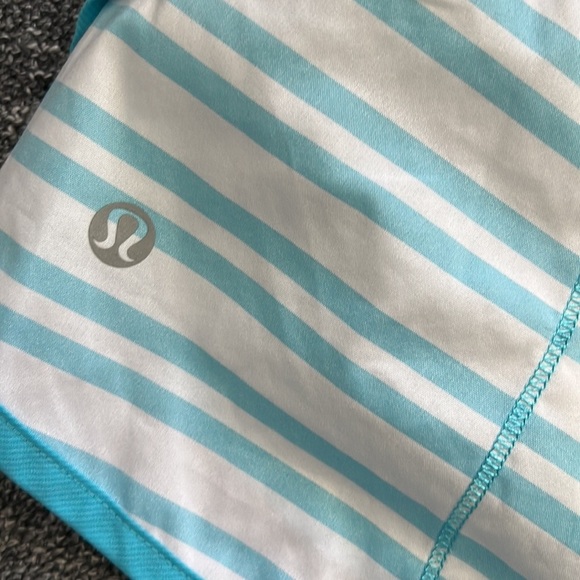 Lululemon shorts size 6 - Picture 5 of 10